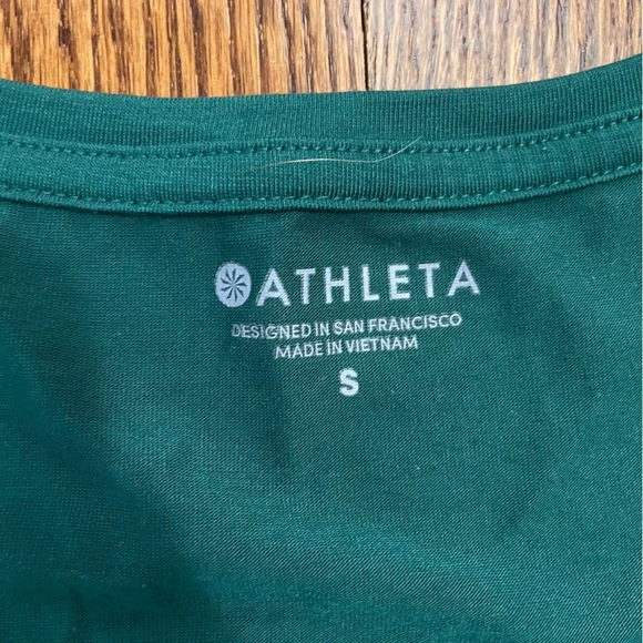 Athleta Scoop Neck Green Tee Size Small, NWOT - Picture 2 of 6